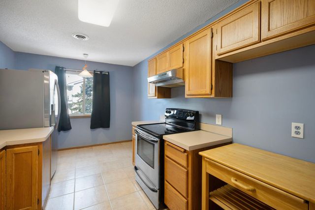 6248 Magda Drive D, Maple Grove, MN 55369