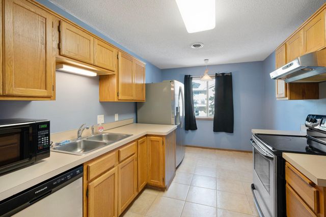 6248 Magda Drive D, Maple Grove, MN 55369