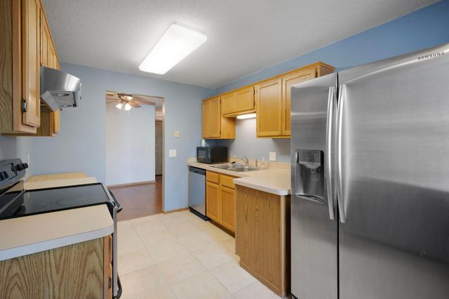 6248 Magda Drive D, Maple Grove, MN 55369