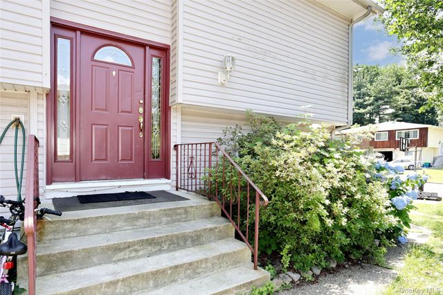 11 Phyllis Drive, Pomona, NY 10970