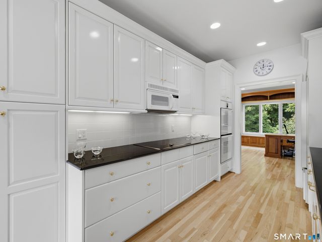 2 Shirecrest 2, Avon, CT 06001