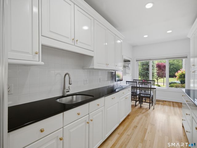 2 Shirecrest 2, Avon, CT 06001