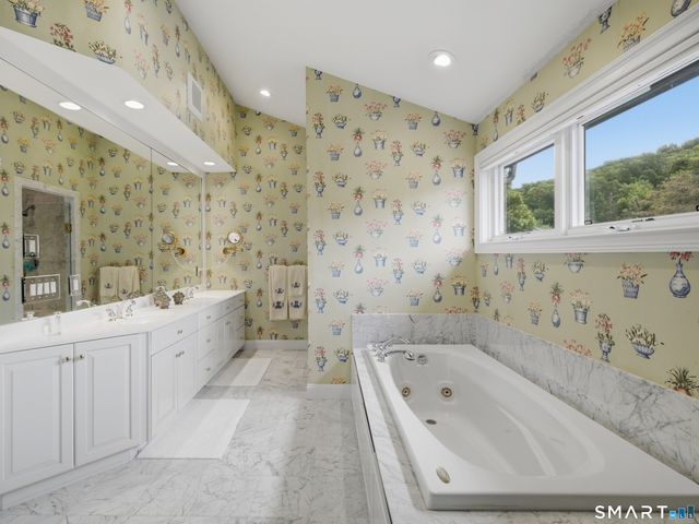2 Shirecrest 2, Avon, CT 06001