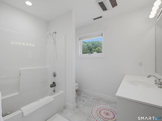 2 Shirecrest 2, Avon, CT 06001
