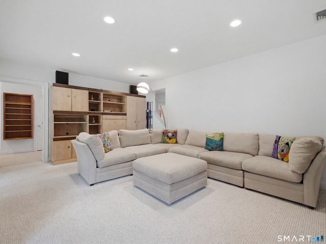 2 Shirecrest 2, Avon, CT 06001