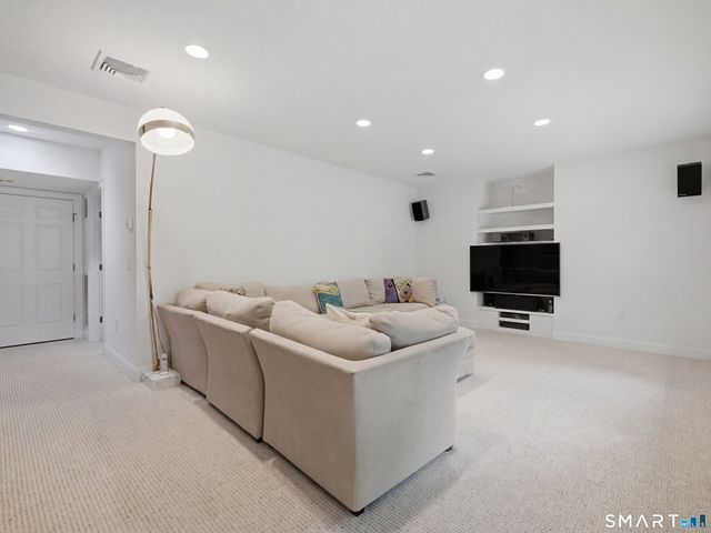 2 Shirecrest 2, Avon, CT 06001