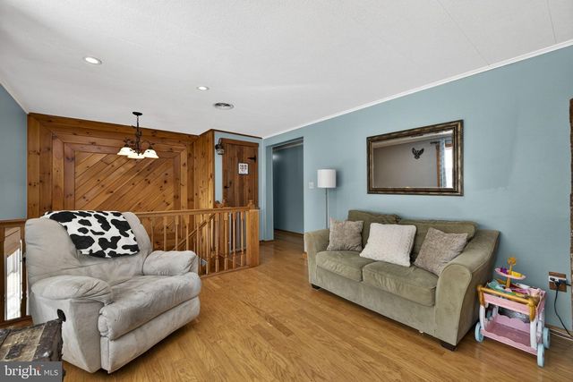 66 FERN PLACE LN, Berkeley Springs, WV 25411