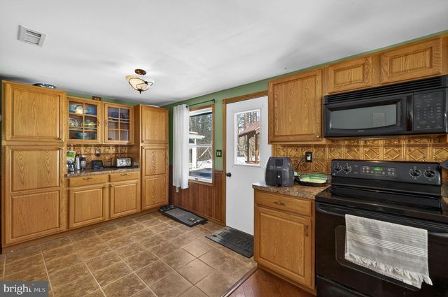 66 FERN PLACE LN, Berkeley Springs, WV 25411