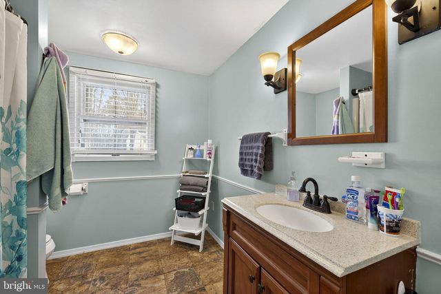 66 FERN PLACE LN, Berkeley Springs, WV 25411