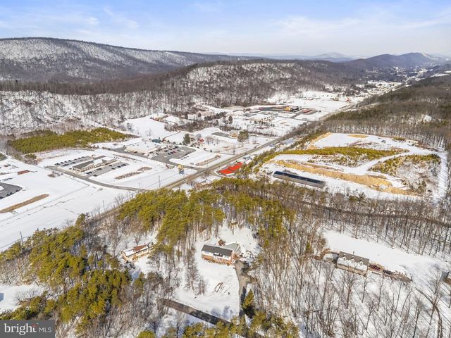 66 FERN PLACE LN, Berkeley Springs, WV 25411