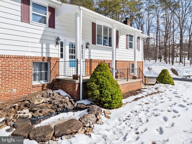 66 FERN PLACE LN, Berkeley Springs, WV 25411