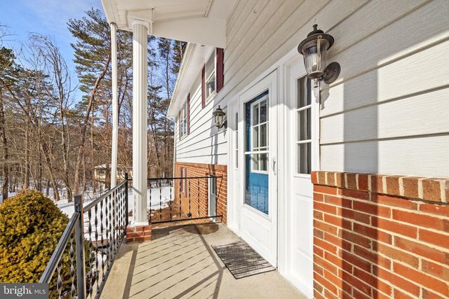 66 FERN PLACE LN, Berkeley Springs, WV 25411