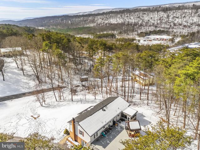 66 FERN PLACE LN, Berkeley Springs, WV 25411