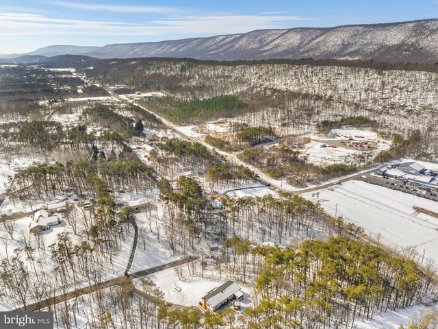 66 FERN PLACE LN, Berkeley Springs, WV 25411
