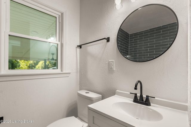 1118 Forrest View Dr, Louisville, KY 40219