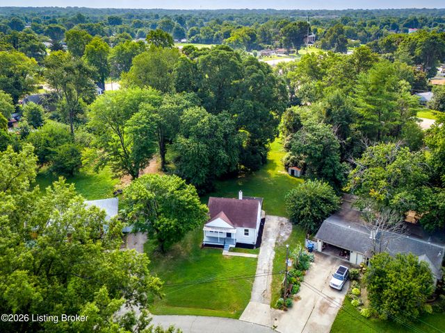 1118 Forrest View Dr, Louisville, KY 40219