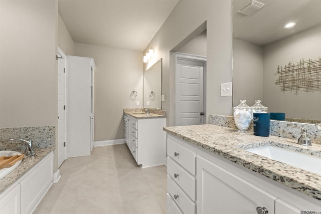 5159 Black River Rd, Darrow, LA 70725