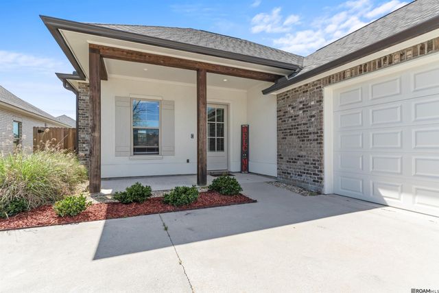 5159 Black River Rd, Darrow, LA 70725