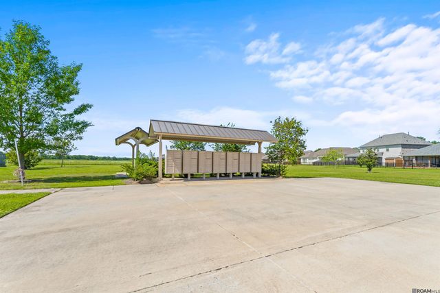5159 Black River Rd, Darrow, LA 70725
