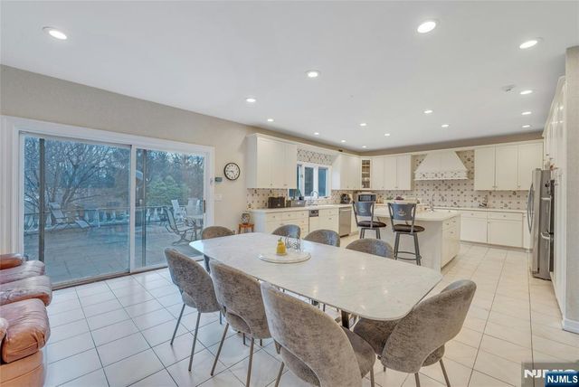9 Cameron Road, Saddle River, NJ 07458