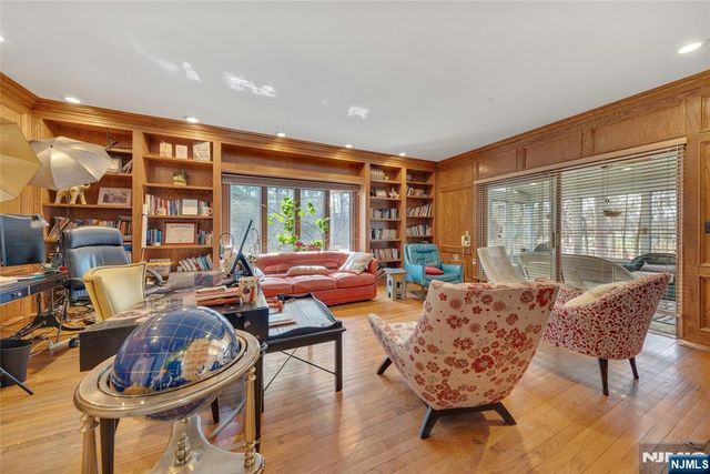 9 Cameron Road, Saddle River, NJ 07458