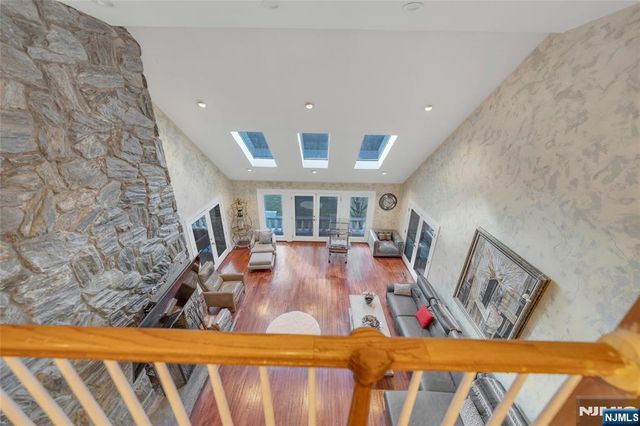 9 Cameron Road, Saddle River, NJ 07458
