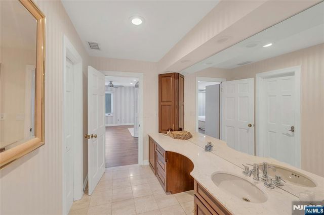 9 Cameron Road, Saddle River, NJ 07458
