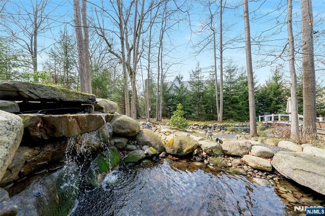 9 Cameron Road, Saddle River, NJ 07458