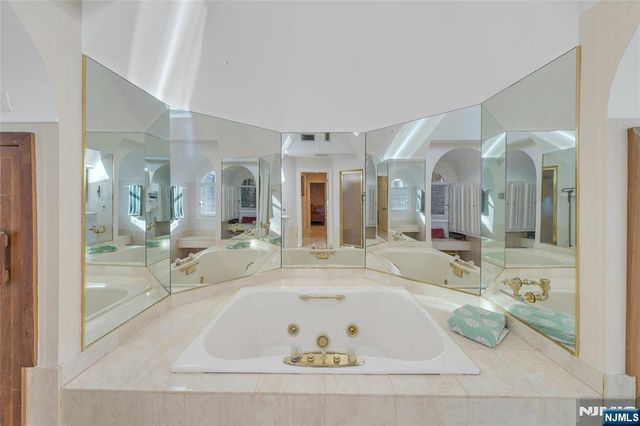 9 Cameron Road, Saddle River, NJ 07458