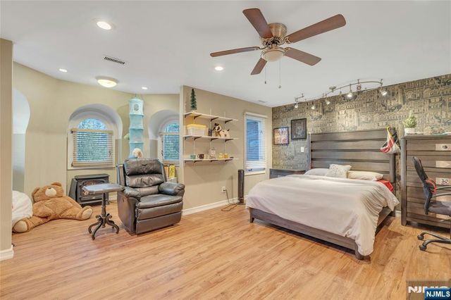 9 Cameron Road, Saddle River, NJ 07458