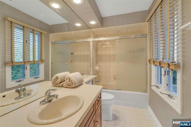 9 Cameron Road, Saddle River, NJ 07458