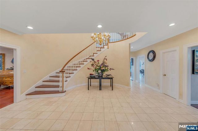 9 Cameron Road, Saddle River, NJ 07458