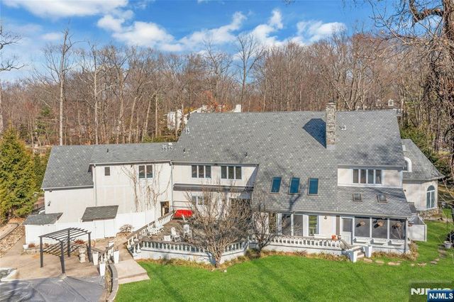 9 Cameron Road, Saddle River, NJ 07458
