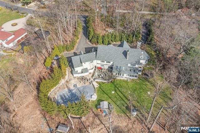 9 Cameron Road, Saddle River, NJ 07458