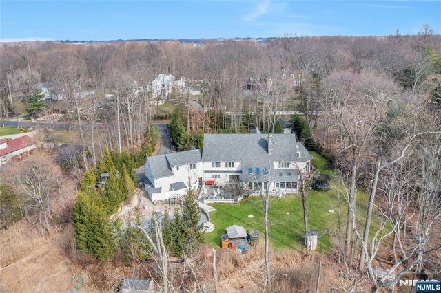 9 Cameron Road, Saddle River, NJ 07458