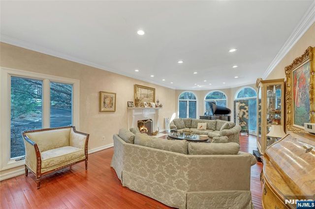 9 Cameron Road, Saddle River, NJ 07458