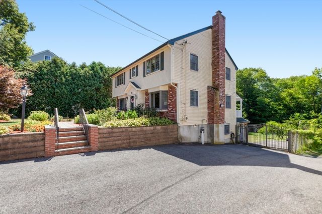 18 Laurel Park, Holbrook, MA 02343
