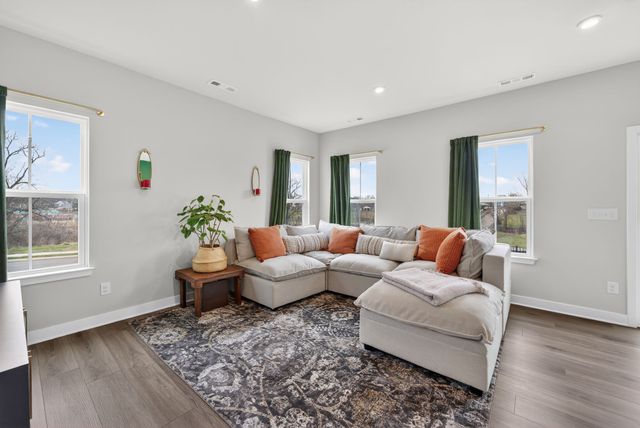 1801 Goldsberry St, Columbia, TN 38401