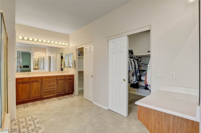 74 Tamarron Cliffs Street, Las Vegas, NV 89148