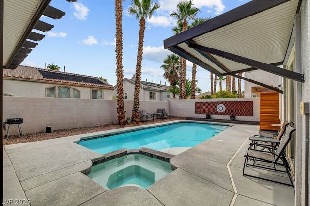 74 Tamarron Cliffs Street, Las Vegas, NV 89148