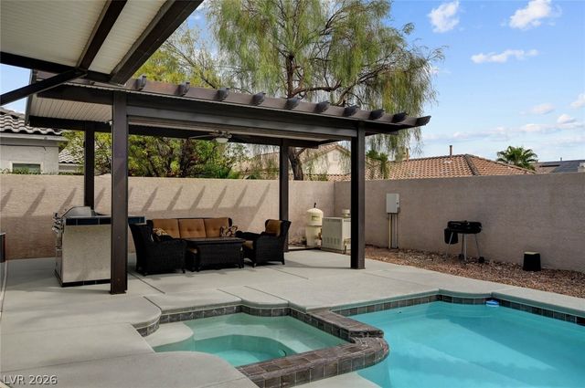 74 Tamarron Cliffs Street, Las Vegas, NV 89148