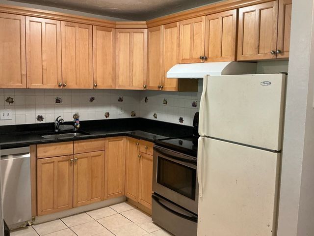 15 Weld St 46, Framingham, MA 01702