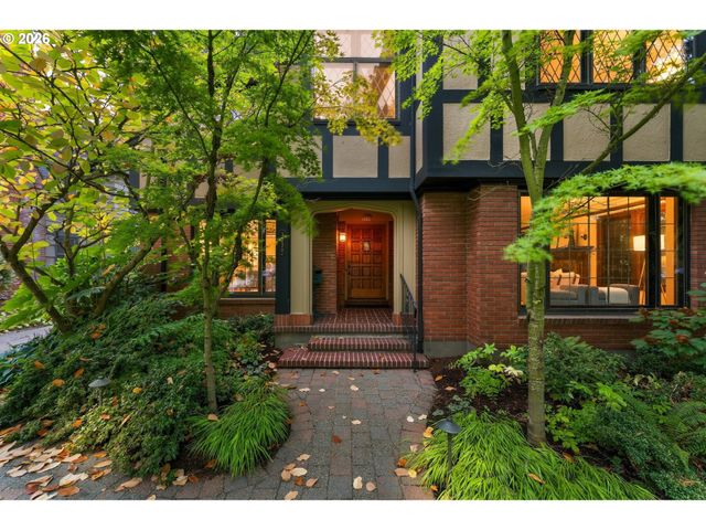 3230 Ne US Grant Pl, Portland, OR 97212