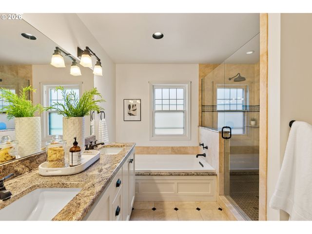 3230 Ne US Grant Pl, Portland, OR 97212