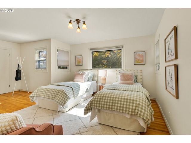 3230 Ne US Grant Pl, Portland, OR 97212