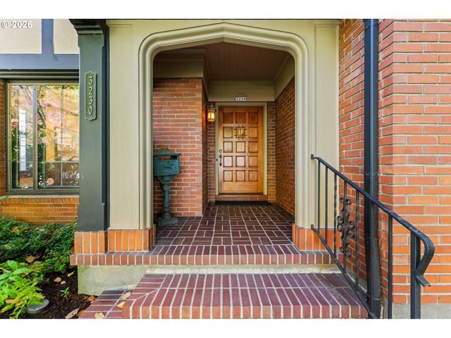 3230 Ne US Grant Pl, Portland, OR 97212