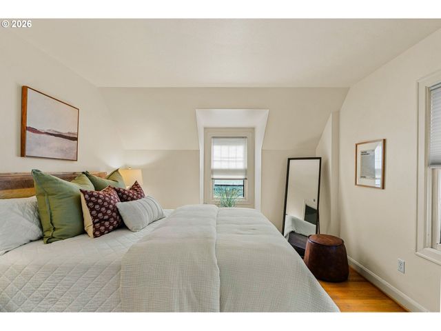 3230 Ne US Grant Pl, Portland, OR 97212
