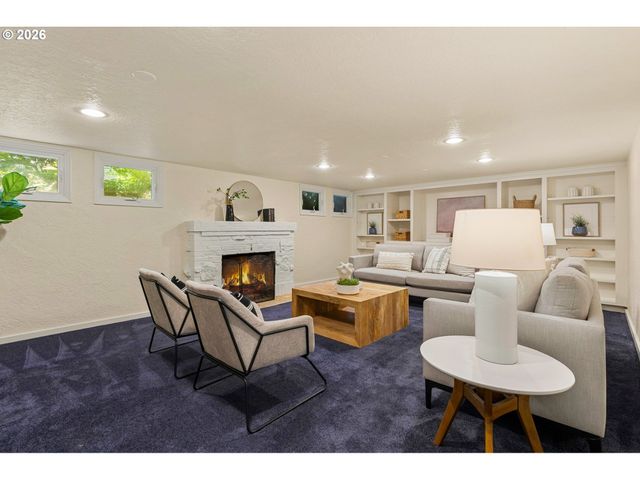 3230 Ne US Grant Pl, Portland, OR 97212