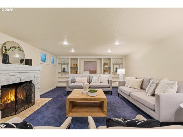 3230 Ne US Grant Pl, Portland, OR 97212