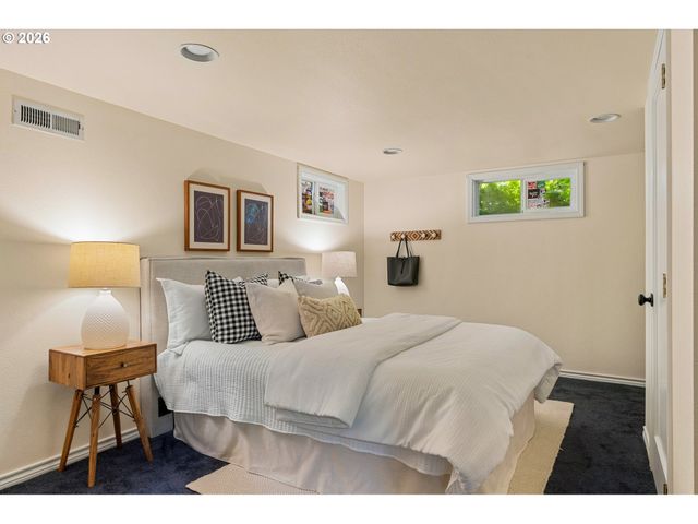 3230 Ne US Grant Pl, Portland, OR 97212